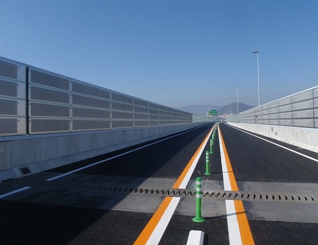 高速３号線Ⅲ期遮音壁設置工事　平成26年2月